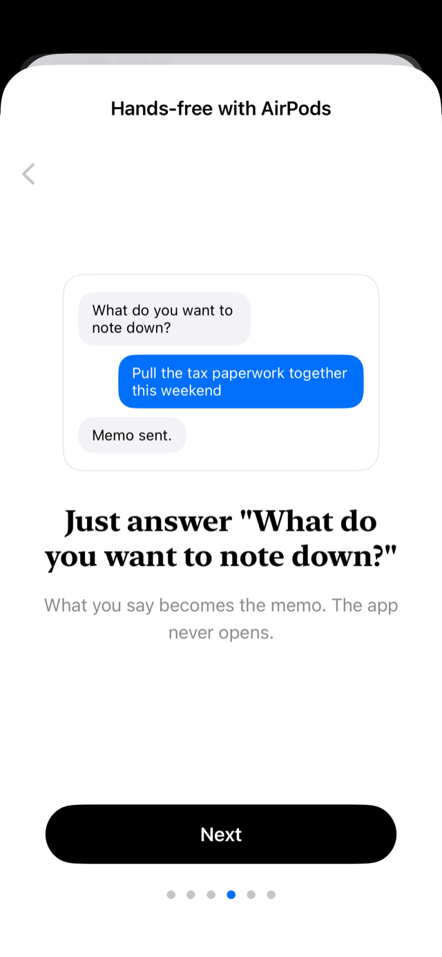 In-app guide 4: Just answer "What do you want to note down?" — a two-turn exchange with Siri. What you say becomes the memo and the app never opens